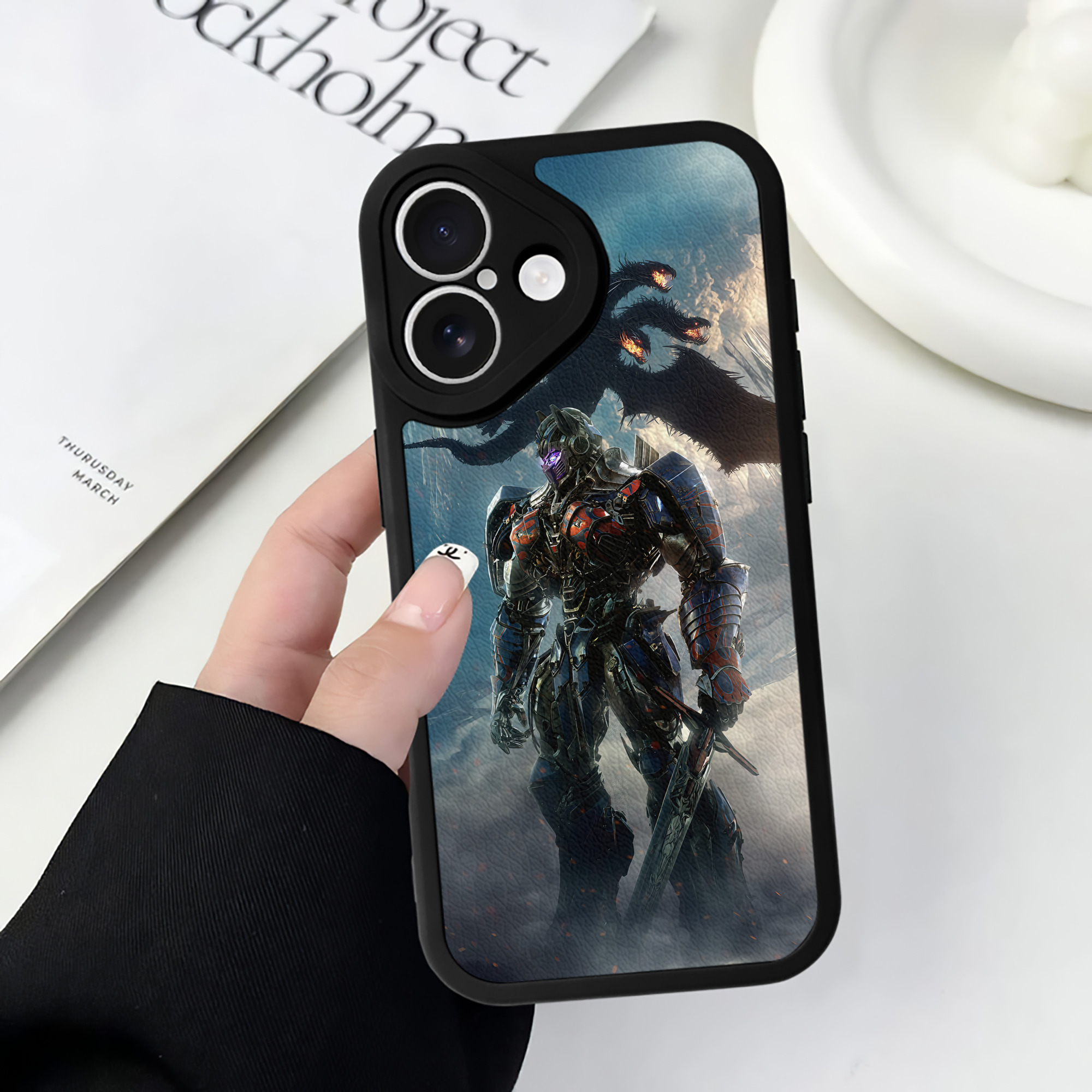（画像用） Transformers トランスフォーマー 【iPhone 16シリーズ対応】シリコンスマホケース（レザー調） 材質：シリコン